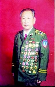 李本春(全国公安一级英模)