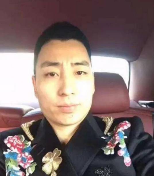 豪情龙哥