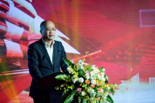 徐小波（德成控股集团董事长）