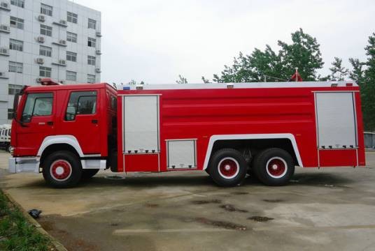 供水消防车