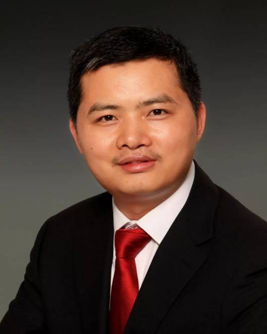 鄢一龙