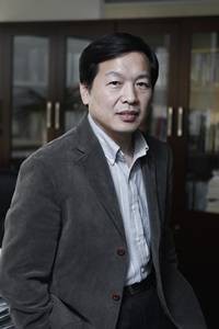 闫爱华（武汉当代明诚文化股份有限公司总经理）