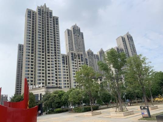 杨春湖畔