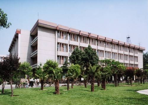 中国参茸研究院