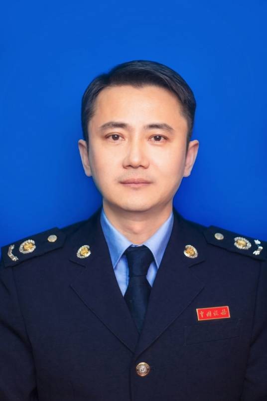 何晓华（国家税务总局云南省税务局党委委员、纪检组组长）