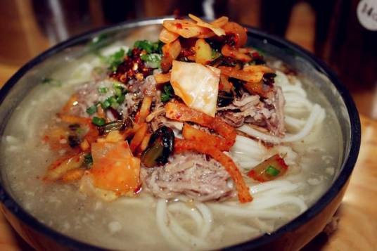 巍山扒肉饵丝