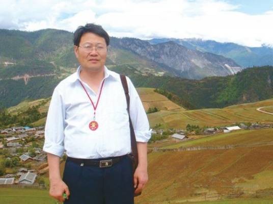 徐习军（江苏省连云港市作家协会副主席兼秘书长）
