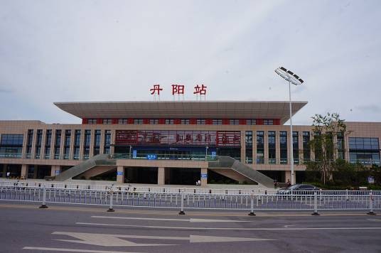 丹阳站(中国江苏省丹阳市境内铁路车站)