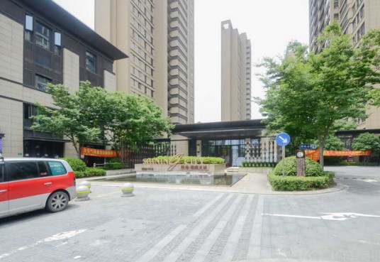 绿地璀璨天城（郑州市绿地璀璨天城小区）