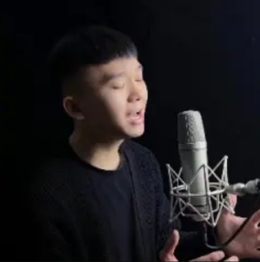 彭休休教唱歌
