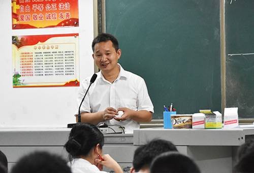屈韬（海南省海口市海南中学教师）