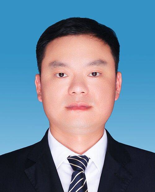 胡杰（湖南省怀化市中方县委副书记，县人民政府党组书记、县长）