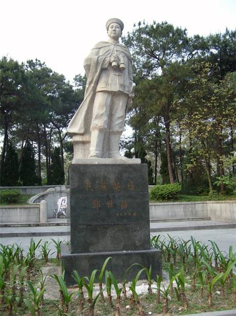 邓世昌雕像