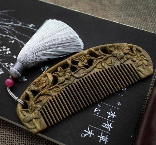 梳子（梳理头发的工具）