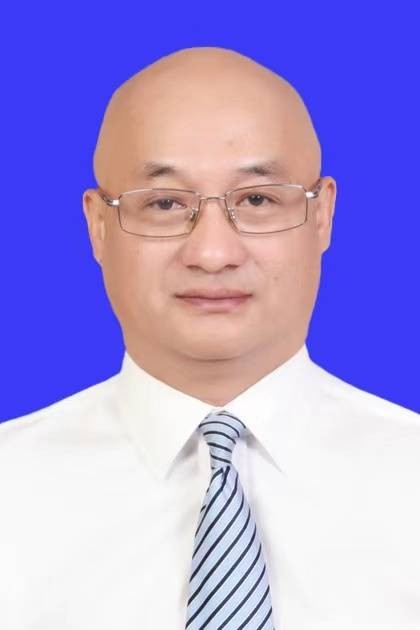 王怀阳（浙江省温州市苍南县教育局党委委员兼人事档案中心主任）