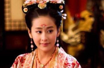 母凭子贵下一句是什么?