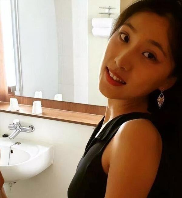 “女演员”刘月,外网顶流女主角,为钱自甘堕落,曾就读清华大学