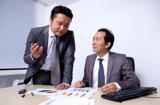 跟领导说话可以说敬请惠存吗？