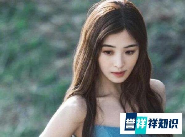 裙底被拍遭戏虐腿白，张含韵步步后退倪妮请求原谅，杨幂私密照被拍高价？