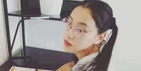 “女演员”刘月,外网顶流女主角,为钱自甘堕落,曾就读清华大学