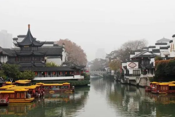 天上凡间皆不见,人间金陵胜凌霄什么意思