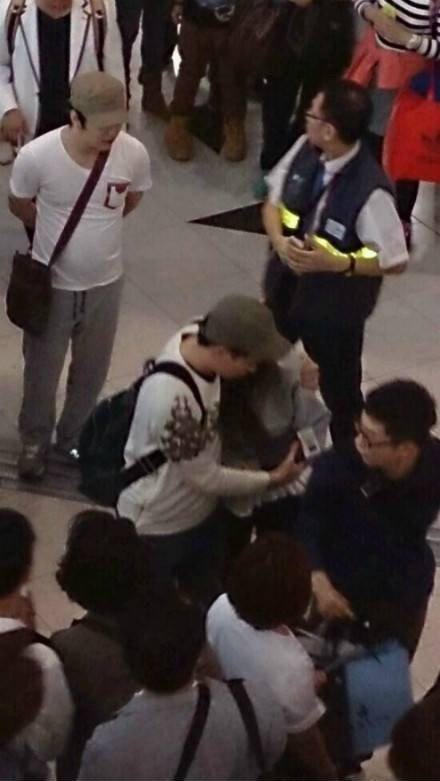 少女时代香港演唱会郑秀妍换鞋事件是怎么回事
