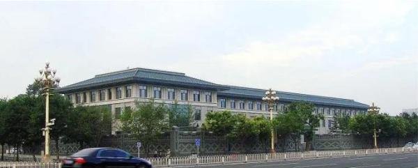 公安部特勤局、中央警卫局都负责警卫工作，二者有什么区别？
