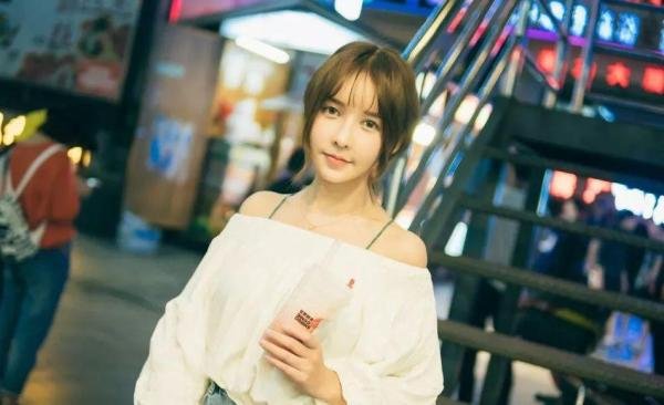 斗鱼女主播观音桥毕加索自曝月薪仅4000 主播都这么惨了吗？