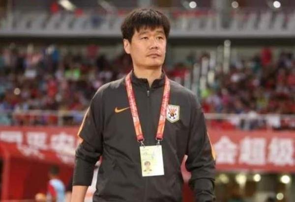传李霄鹏或接任李铁成国足主帅 这是咋情况？