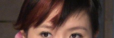 有句歌词“熟悉你的眼泪穿过我的手背”的歌名是什么