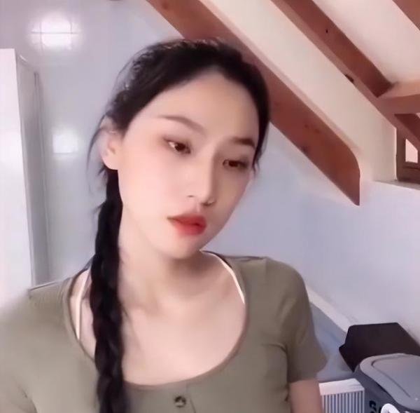 “女演员”刘月,外网顶流女主角,为钱自甘堕落,曾就读清华大学