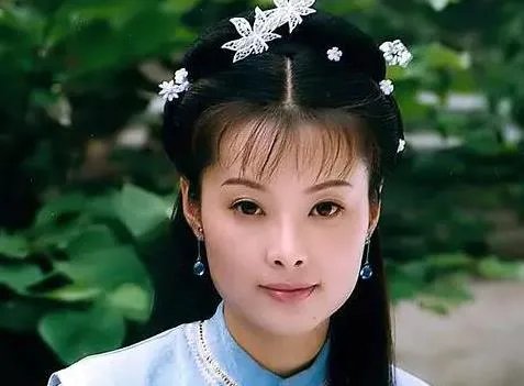 袁立三婚晒合影照正面照,与小11岁老公对比明显