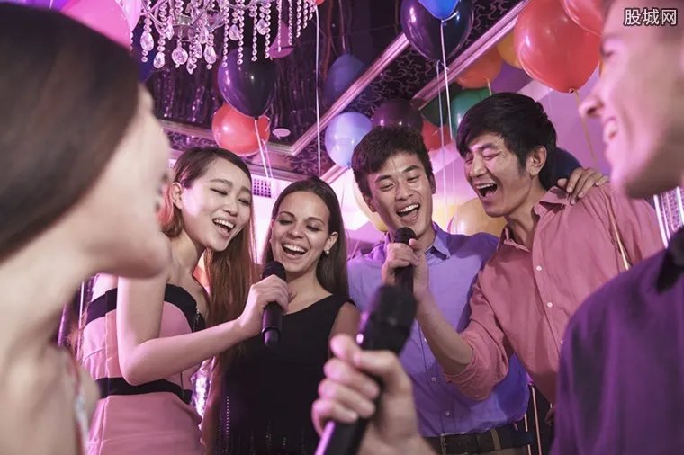 老人成ktv主力军 去KTV吃喝唱歌玩半天
