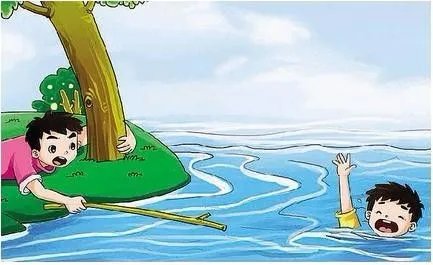 女孩落水冷静漂浮自救,她是如何落水的呢?