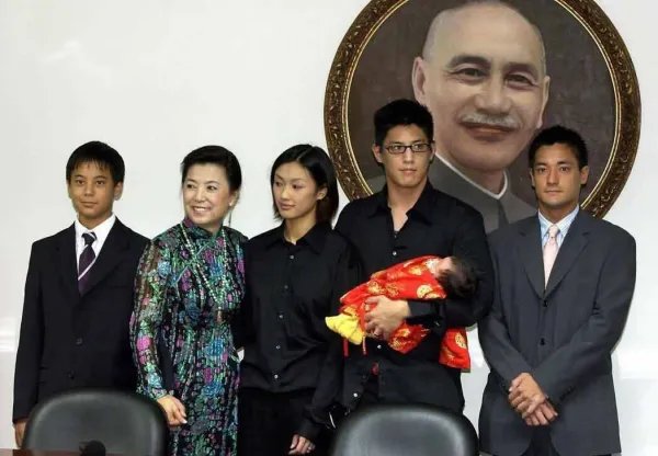 大家觉得蒋友柏的女友林姮怡是一个什么样的女孩?
