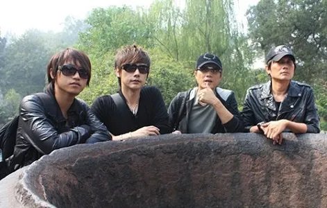 包伟铭包小松包小柏什么关系?“ 三包”游扬州引路人围观