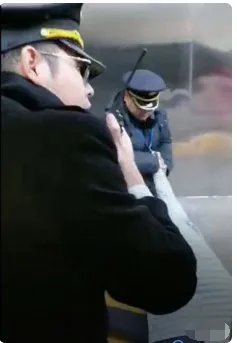 女子阻拦高铁发车被怎么处罚了？