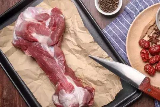“肉瘾发作”请假半天,领导批准“注意身体”,肉瘾发作咋理解?