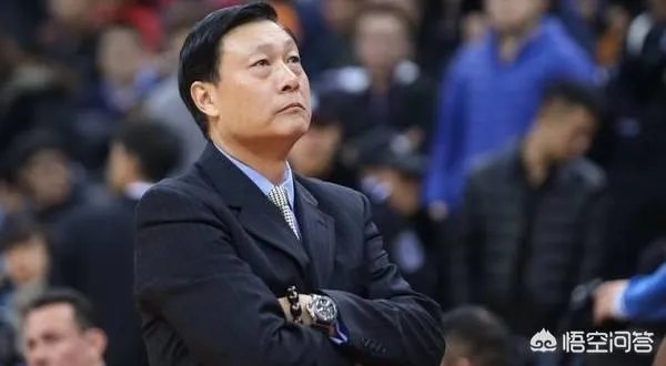 新疆队在一个月前辟谣李秋平离任,现在又官宣李秋平离任,这是为什么?
