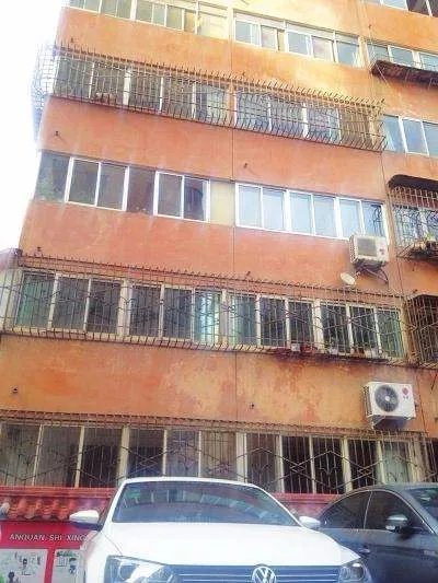 少年被高空坠物砸中眼睛状告整栋楼居民是怎么回事?