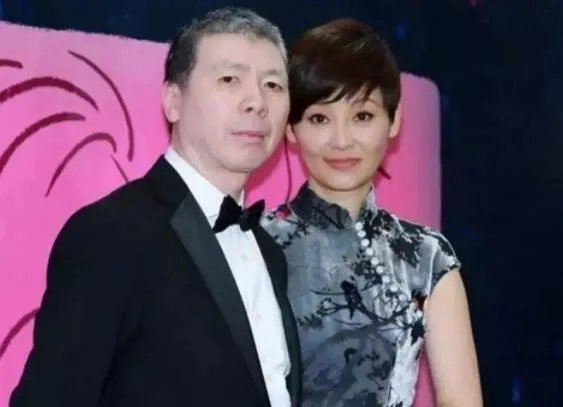 冯小刚老婆叫什么名字，冯小刚妻子个人资料