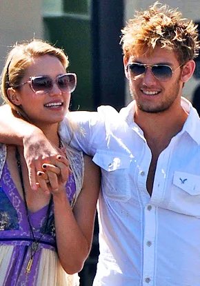 Alex Pettyfer的女朋友是谁?