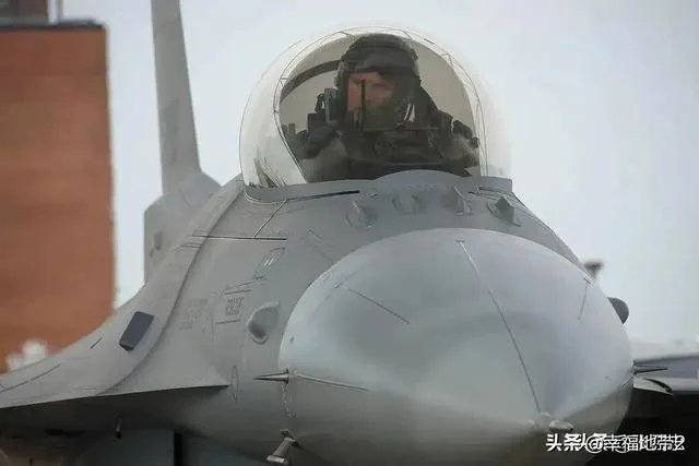 怎么看美国加f16战机坠毁,这是自5月起出现的第5起坠机事件?