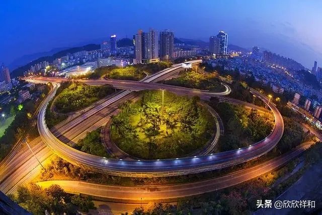 深圳、厦门、大连三个城市,哪个城市不是经济特区?