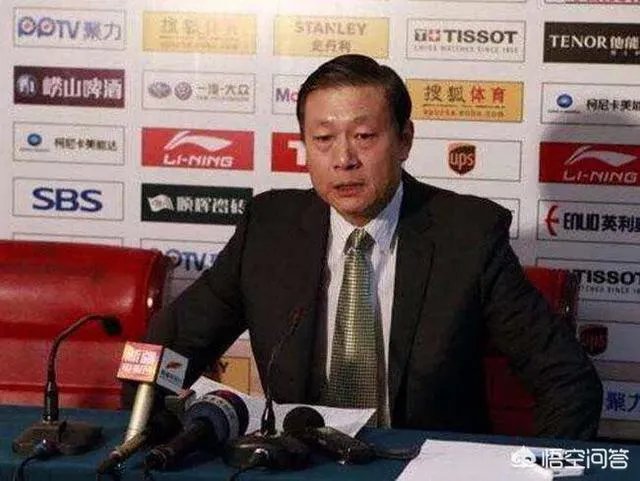 新疆队在一个月前辟谣李秋平离任,现在又官宣李秋平离任,这是为什么?