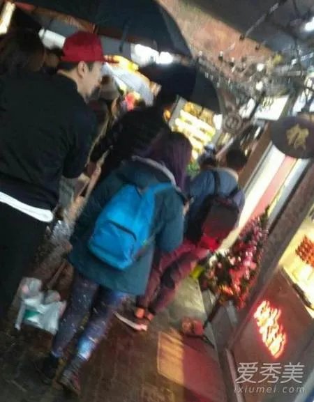 偶遇王思聪逛街/王思聪逛街又有新女友了吗