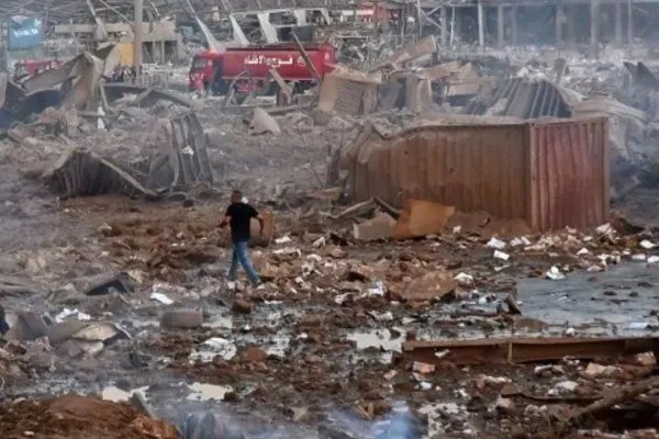贝鲁特大爆炸留弹坑深达43米,为何群众爆发大规模游行?