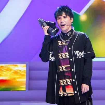 大张伟倍儿爽被指抄袭 近日又有恋情被曝出