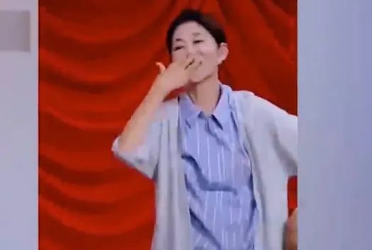 倪萍跳火箭少女舞:动作表情到位少女心爆表了