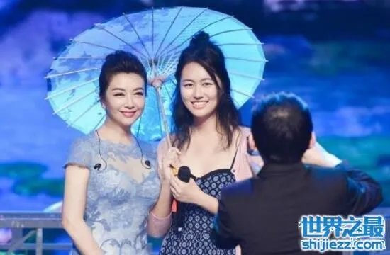 女演员江珊现任老公，和小自己15岁的张博玩姐弟恋 